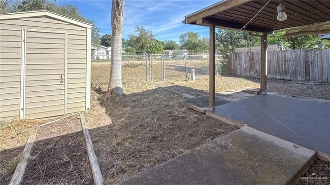 Building Photo - 16 Evergreen Ave