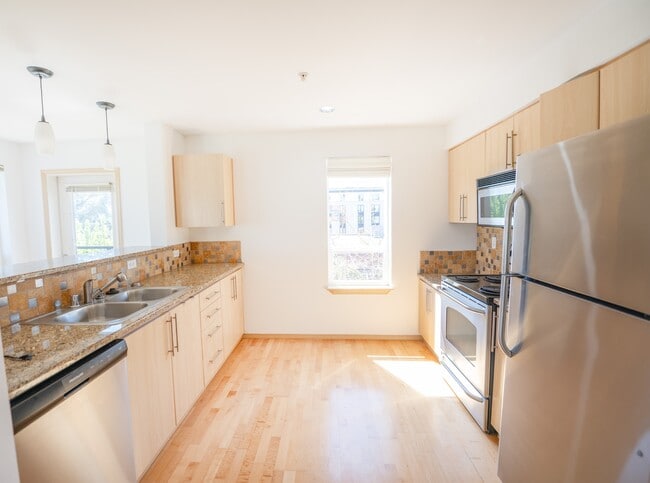 Building Photo - 424 N 85th St