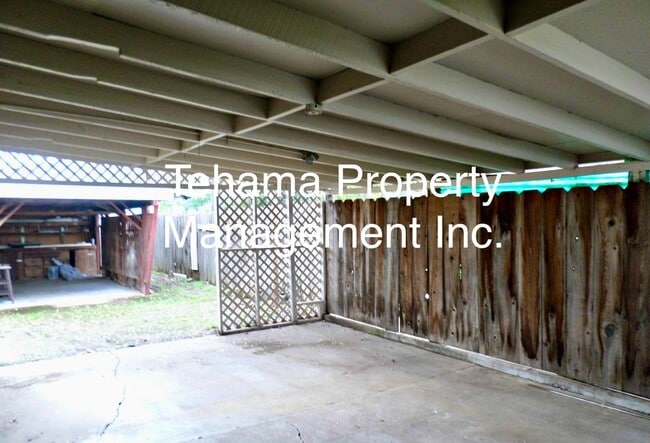 Building Photo - Charming 3 bedroom 1 bath with spacious bo...