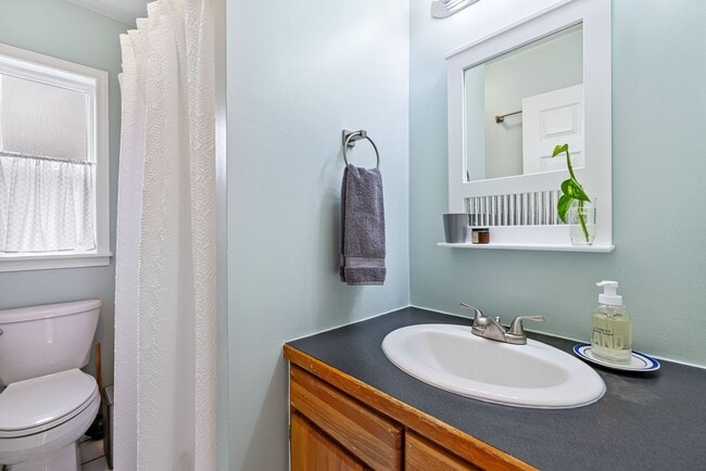 Building Photo - Fully Furnished Northside Bungalow Available for Month of August, 2026