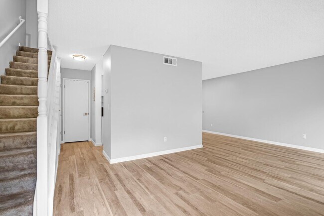 Building Photo - 165 Oddstad Dr