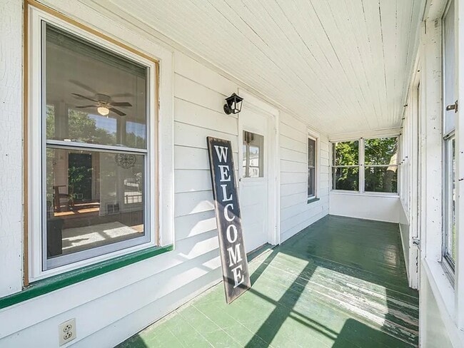 Building Photo - 3 Bed, 1 Bath Single Family Home