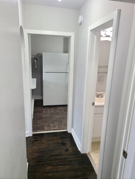 Building Photo - 909 w burke st