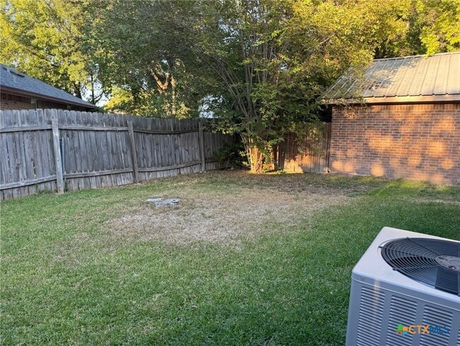 Building Photo - 758 Briarbend Dr