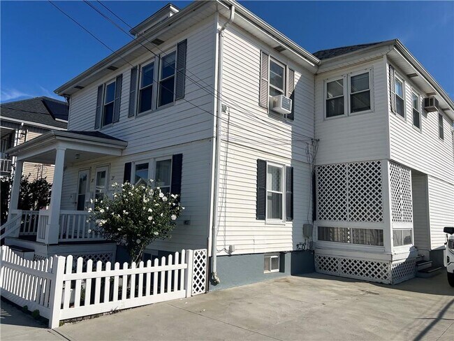 Primary Photo - 27 McCabe Ave