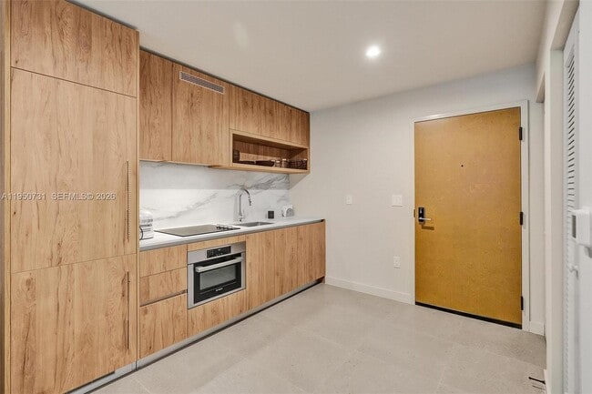 Building Photo - 11 NE 6th St