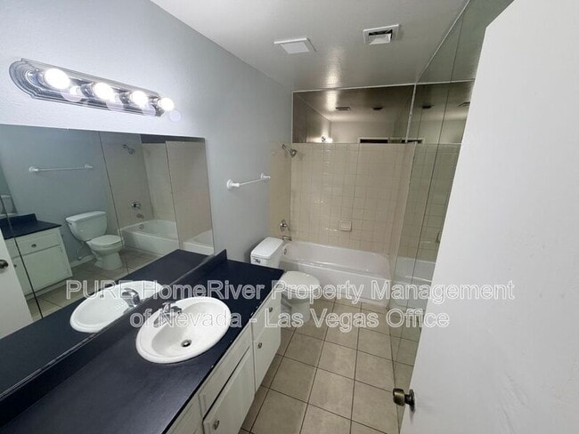 Building Photo - 1405 E Vegas Valley Dr