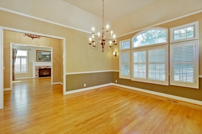 Building Photo - Stunning two-story spacious home on tranquil tree-lined street.
