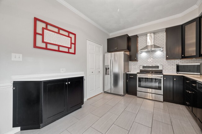 Building Photo - Townhouse, 2 bedroom, 2.5 baths in Yorktow...