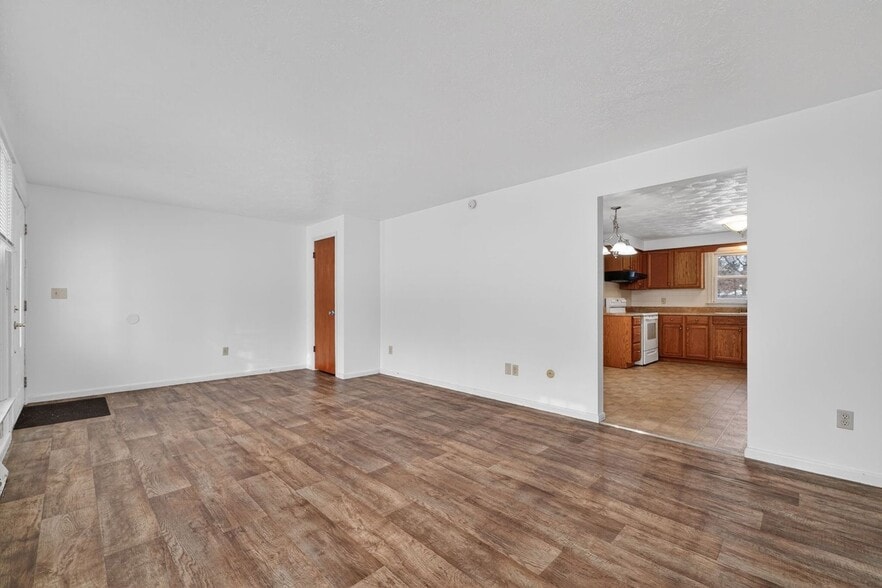 Building Photo - 6644 Ravenwood Ave NW