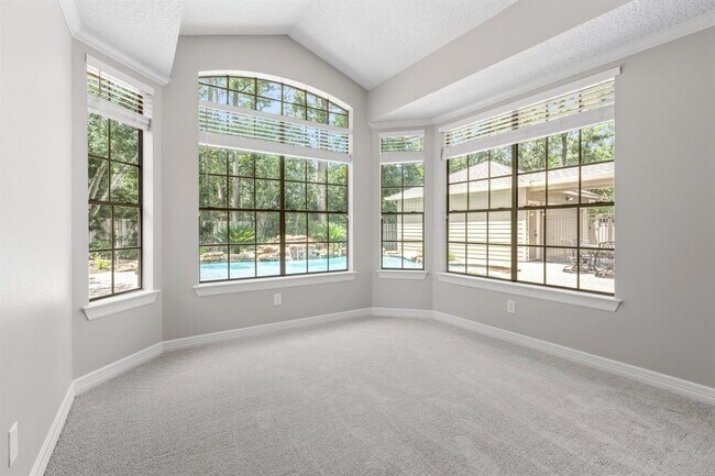 Building Photo - 6 Woodmere Pl