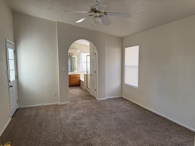 Building Photo - Great 3 Bedroom 2 Bath home with appliance...