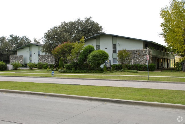 Building Photo - Trade Winds Apartments