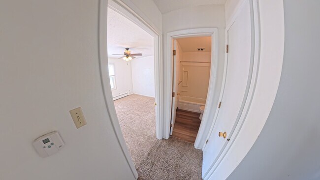 Building Photo - 405 SW Elm St