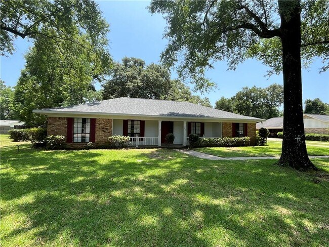 Building Photo - 562 Barcelona Dr