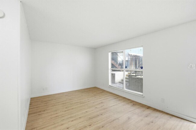 Building Photo - 2319 Greenfield Pkwy