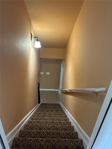 Building Photo - 1880 Manor View