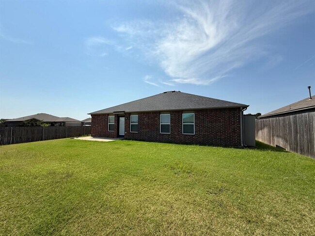 Building Photo - 332 Blue Dr