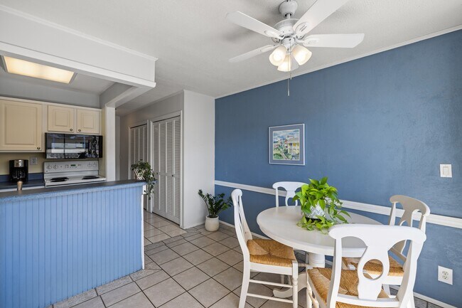 Building Photo - 775 Gulf Shore Dr