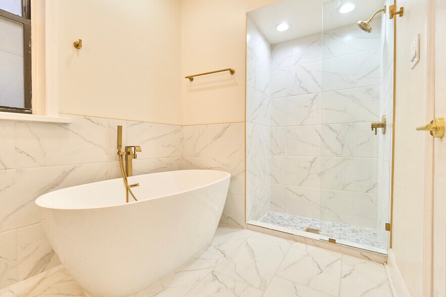 Building Photo - 6142 S Rhodes Ave