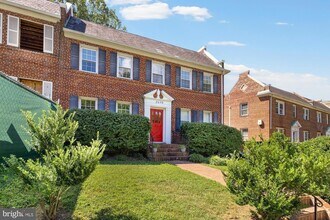 Building Photo - 2650 39th St NW