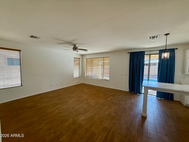 Building Photo - 2431 W Carter Rd