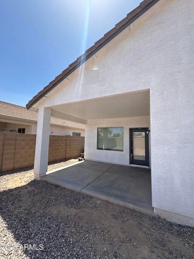 Building Photo - 513 S 115th Dr
