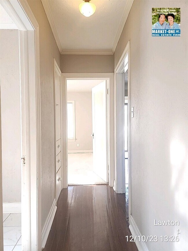 Building Photo - 705 NW 13th St