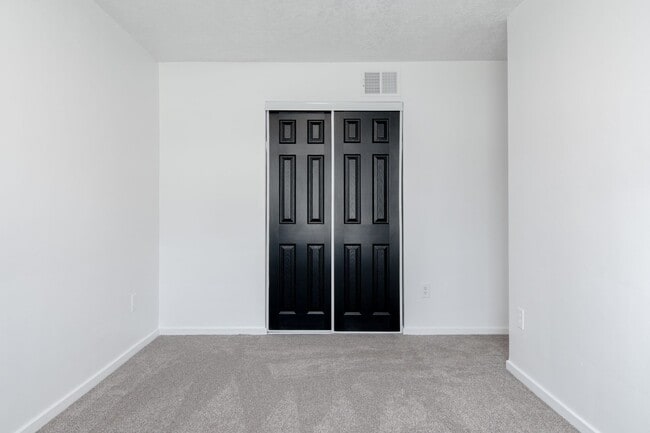 Building Photo - Looking for a 3-Bedroom townhome in Midlan...