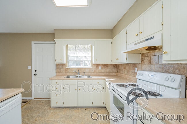Building Photo - 504 Roselle Ln