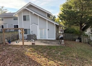 Building Photo - 463 Down Hill Dr