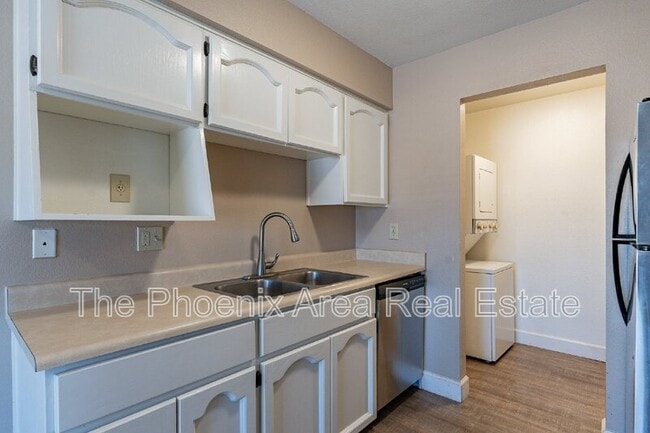 Building Photo - 16657 E Gunsight Dr