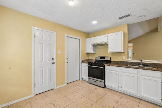 Building Photo - 2747 Sicklepod Dr