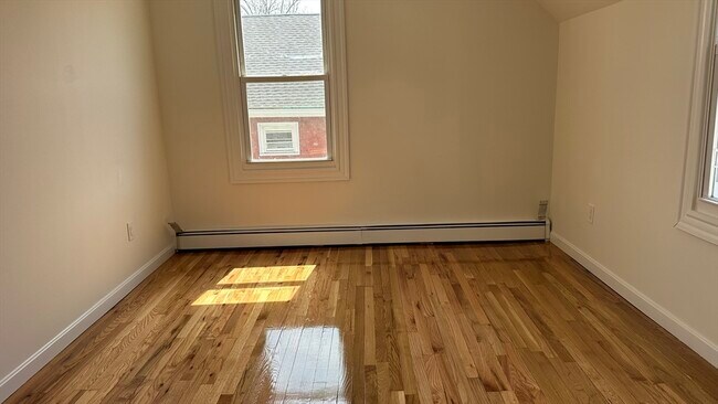 Building Photo - 48 Buckley St