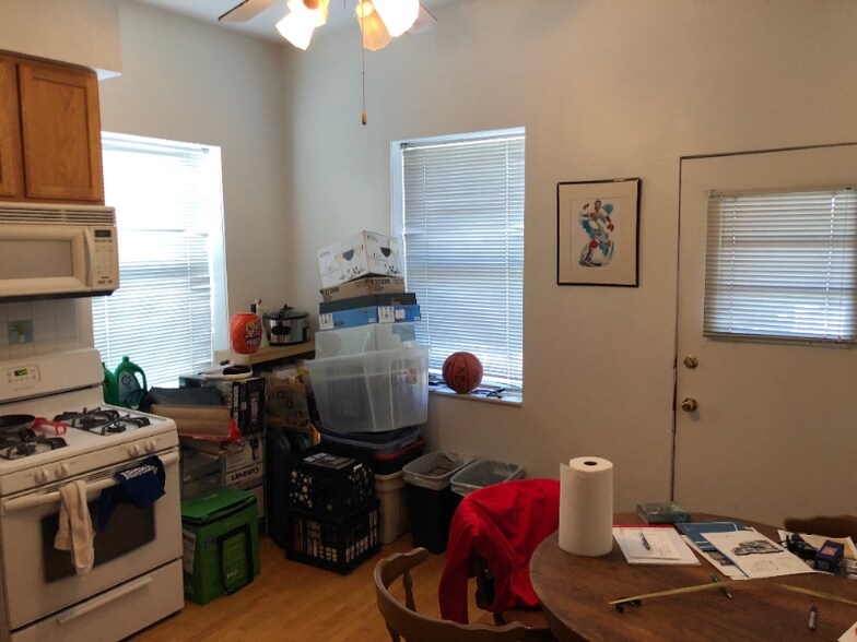 Building Photo - 1210 W Nelson St