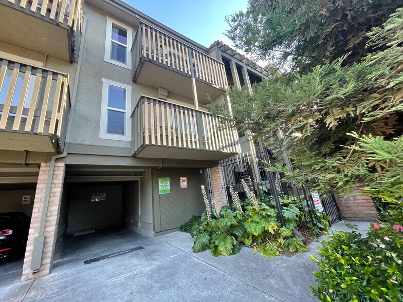 Building Photo - 480 E Okeefe St