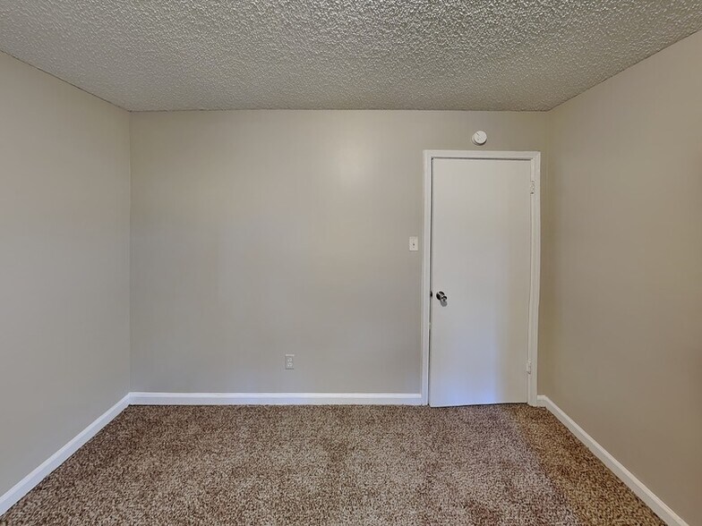 Building Photo - 1017 Hawkview Dr