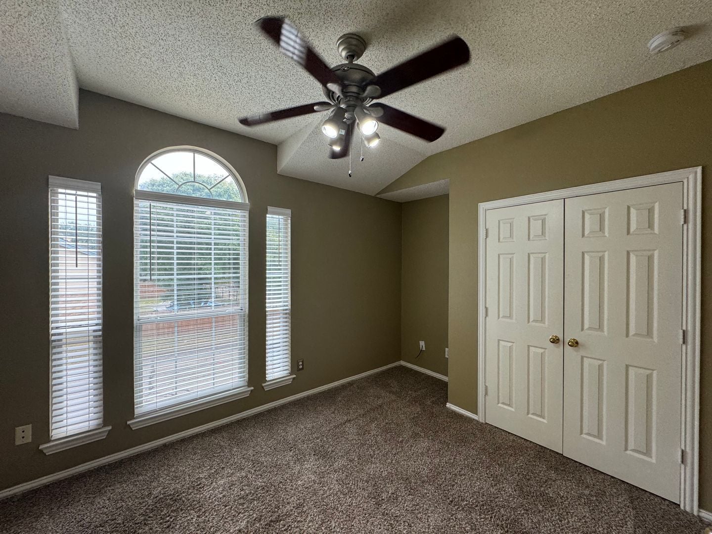 Building Photo - 5420 Cold Springs Dr