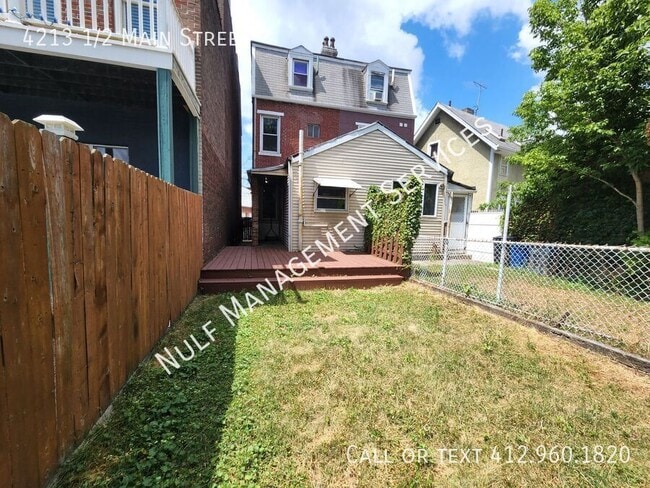 Building Photo - 4213 1/2 Main Street-