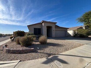 Building Photo - Charming home with a private fenced pool i...