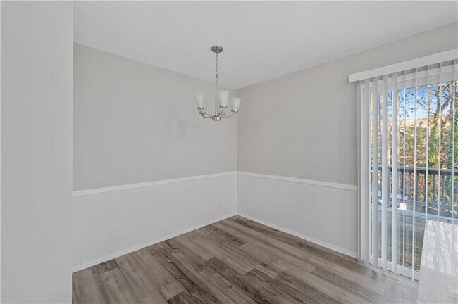 Building Photo - 2382 Peachwood Cir NE