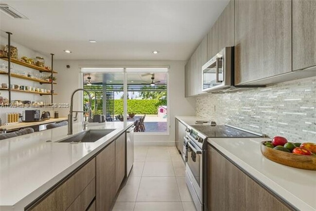 Building Photo - 10359 NW 67th Terrace