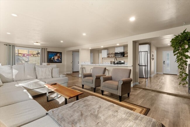 Building Photo - 1540 Souvenir Dr