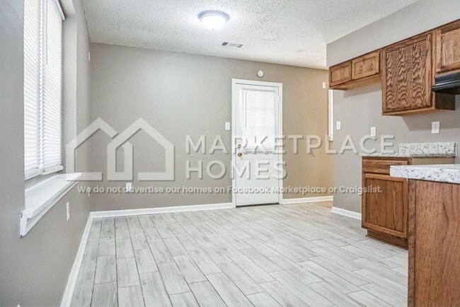 Building Photo - 5800 Laurie Dr