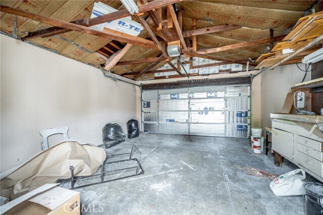 Building Photo - 2640 N Buena Vista St