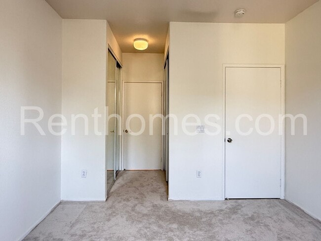 Building Photo - 8676 New Salem St