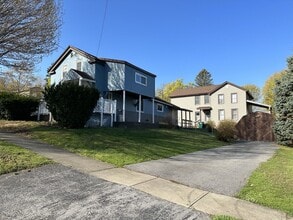 Building Photo - 2 Story Move In Ready Home in Oswego!