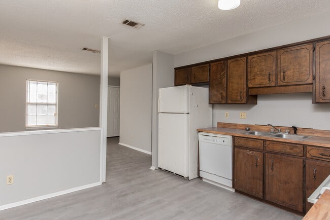 Building Photo - 5405 E Shore Dr