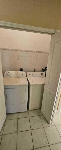 Building Photo - 2102 Shoma Dr