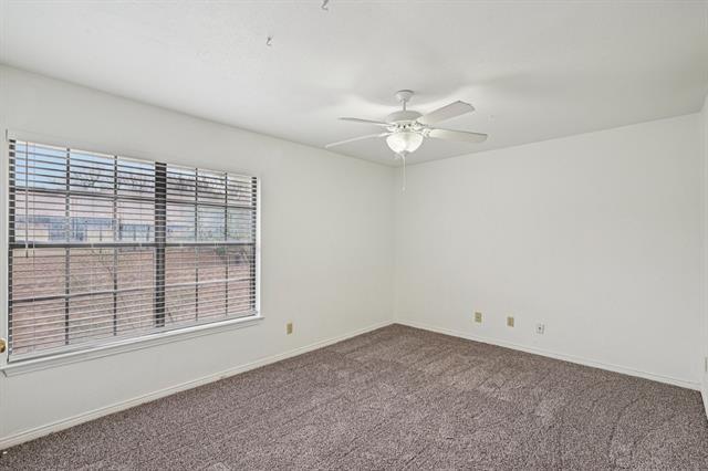 Building Photo - 9910 Royal Ln